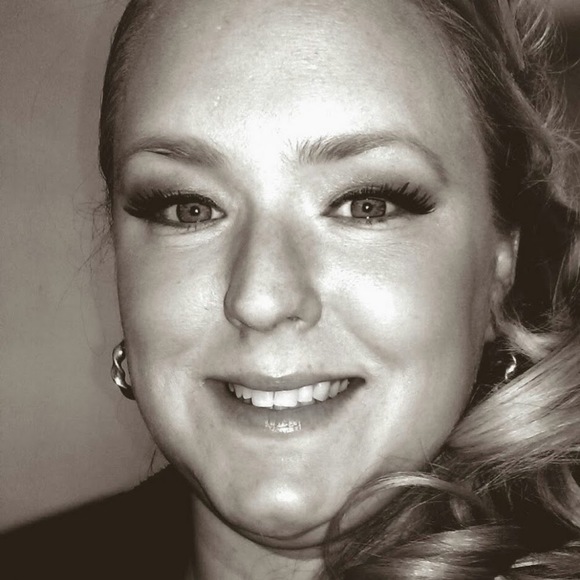 Meet your Posher, Laura - Picture 1 of 1